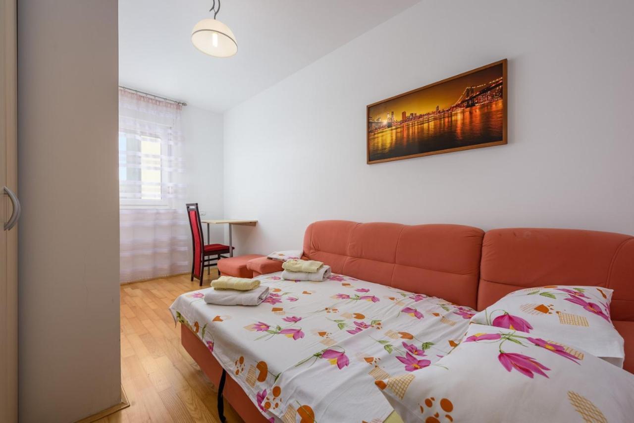 Flora House With Apartment ザンブラティヤ エクステリア 写真